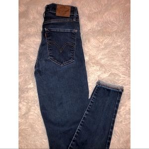 Levi’s high waisted skinny jeans 👖